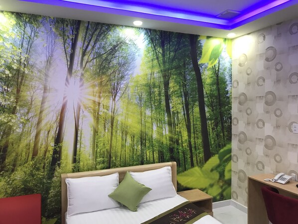 1 bedroom - Guest Room in Ben Thanh, Deluxe and Private 1 Queen Bed, 1 Bathroom for 2 Guests (Ho Chi Minh City)