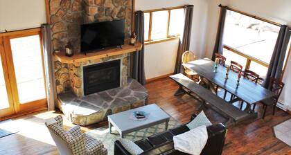 Large Lakeside Cabin