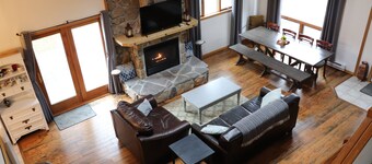 Large Lakeside Cabin