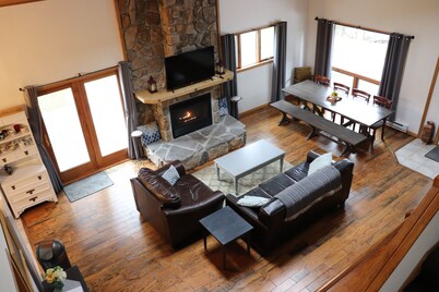 Large Lakeside Cabin