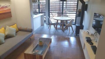 Chalet, 1 Bedroom, Patio, Garden View | Lounge