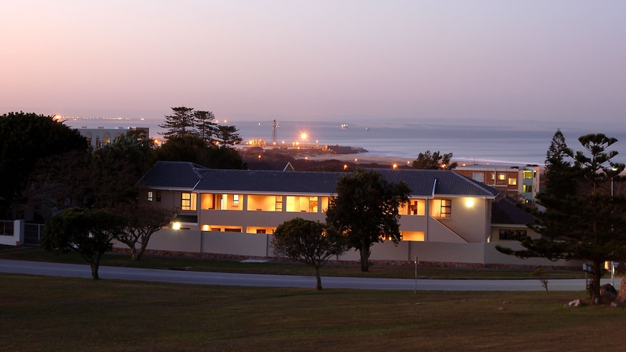 Room in B&B - Cozy Guest Room With Double Bed, Sofa bed and Kitchen, Near Port Elizabeth