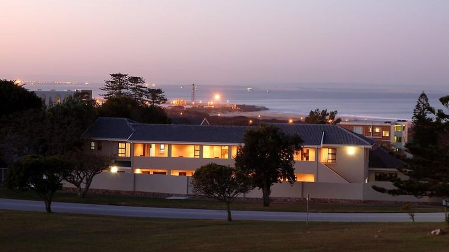 Room-guest Lodge, Double bed and Sofa be