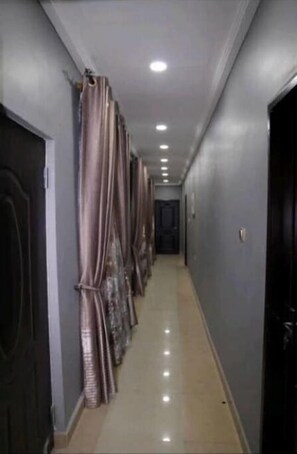 Interior - Little Dubai adjirigano (Ogbodjo)