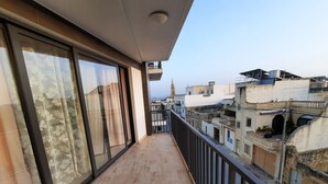 Appartement, 2 slaapkamers, balkon, uitzicht op stad | Terrein van de accommodatie