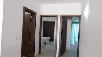 Apartamento, 2 quartos, sacada, vista para a cidade | Parte interna