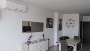 Appartement, 2 slaapkamers, balkon, uitzicht op stad | Dineren