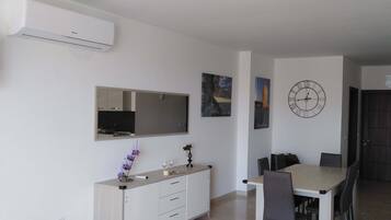 Apartment, 2 Schlafzimmer, Balkon, Stadtblick | Speisen