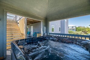 Terrace/patio - Shore Thing - Corolla, Ocean Sands, 60 Yards to Beach, Ocean View, Pool, Hot Tub, Pets OK (Corolla)
