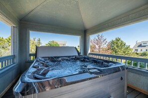 Outdoor spa tub - C7865 Shore Thing. Ocean Views, Pool, Hot Tub, Linens, Free WiFi!!!! (Corolla)