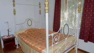 2 bedrooms, iron/ironing board, WiFi