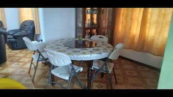 House, 2 Bedrooms, Accessible, Smoking | Bathroom | Free toiletries, towels