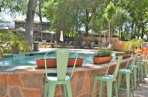 Pool - Bass Haus, Wundercove Cottage, Access to Shared Pool and River (New Braunfels)