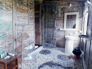 免費梳洗用品、拖鞋