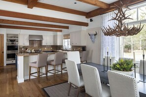 Dining - Outpost: Granite Ridge Lodge 1: Private Hot Tub (Jackson)