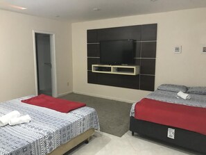 Minibar, free WiFi - Hotel Pousada Irmãos Freyhardt Galeão (Rio de Janeiro)