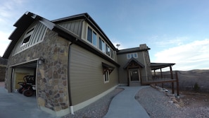 Exterior - Giant (32+ people) Cabin! Perfect for families, boating, & snowmobiling! (Garden City)