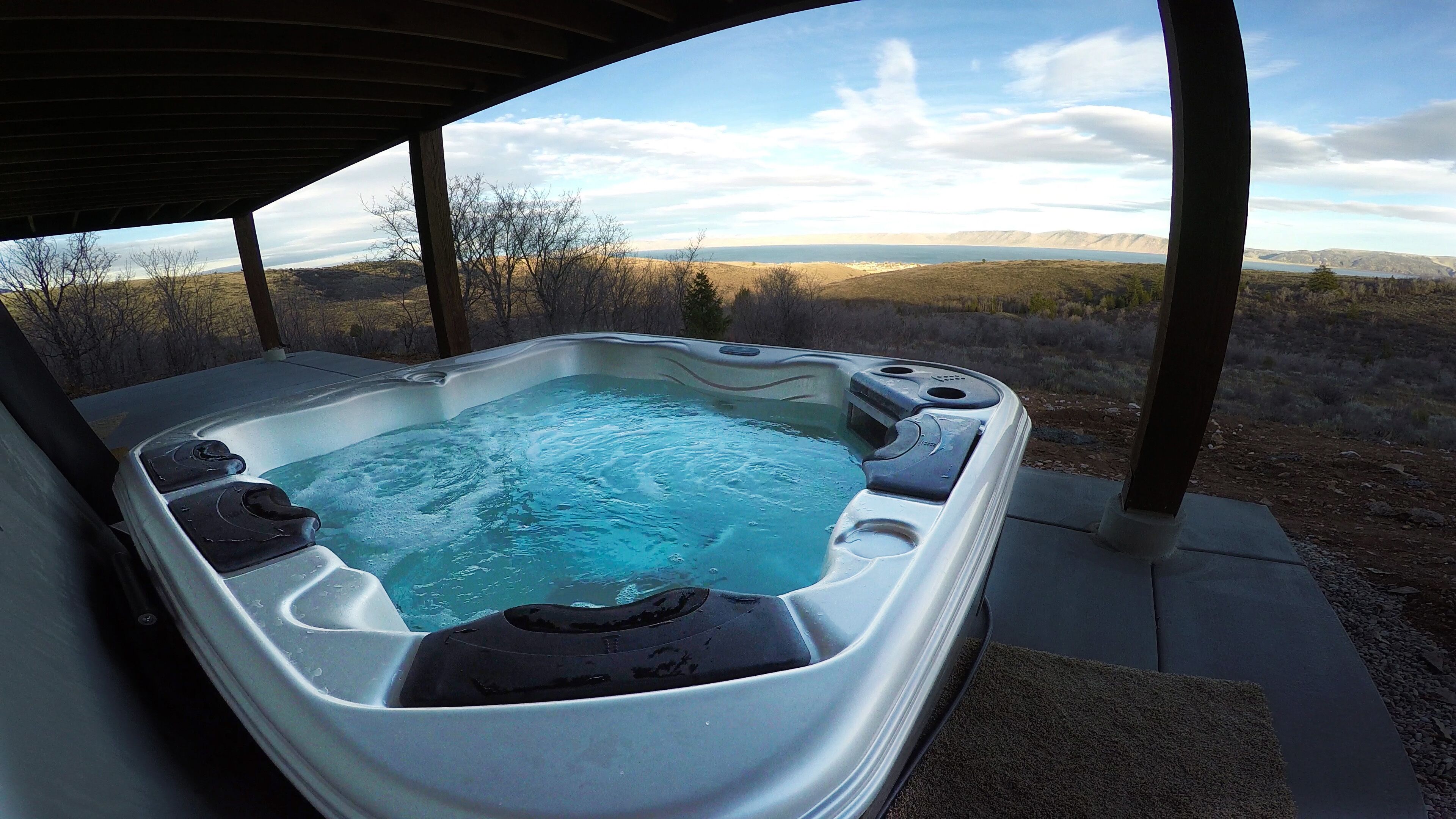 Outdoor spa tub