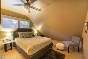 3 bedrooms, in-room safe, WiFi, bed sheets