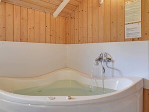 House | Spa treatment - 8 Person Holiday Home in Hemmet (Hemmet)