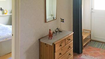 1 bedroom, individually furnished