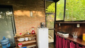 Private kitchen - . Double Bed, Queen Size, Small Kitchen, Terrace, Wi-fi- air Condition. Quiet (San Pedro Pochutla)