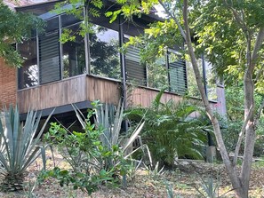 Property grounds - . Double Bed, Queen Size, Small Kitchen, Terrace, Wi-fi- air Condition. Quiet (San Pedro Pochutla)