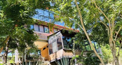 . Double Bed, Queen Size, Small Kitchen, Terrace, Wi-fi- air Condition. Quiet