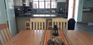 Ferienhaus, 5 Schlafzimmer, Raucher, eigener Pool | Speisen