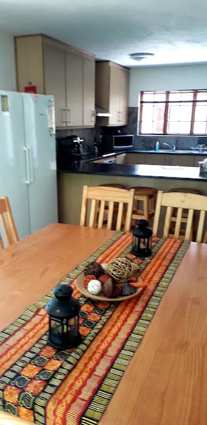 House, 5 Bedrooms, Smoking, Private Pool | Dining room