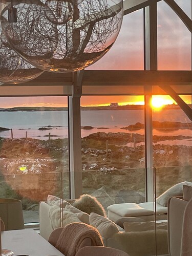 Doleen Quay House is a luxurious beach holiday home