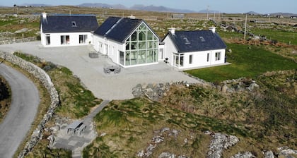Doleen Quay House is a luxurious beach holiday home