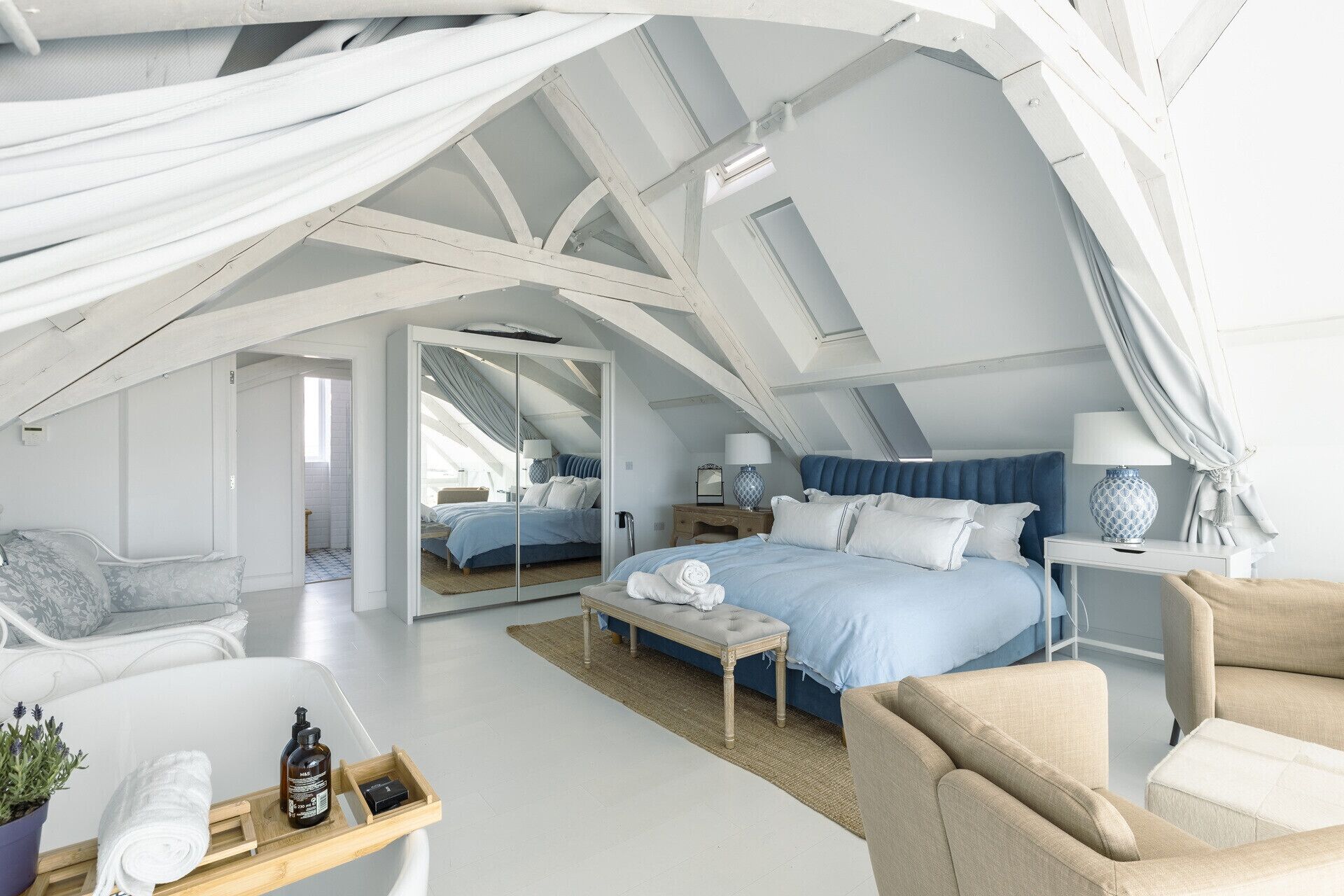 5 habitaciones, tabla de planchar con plancha y wifi gratis 