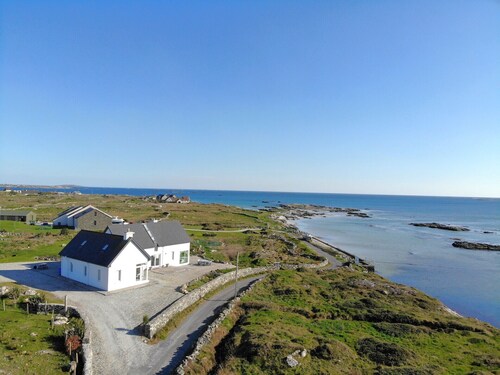 Doleen Quay House is a luxurious beach holiday home