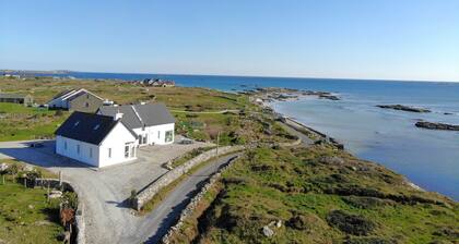 Doleen Quay House is a luxurious beach holiday home