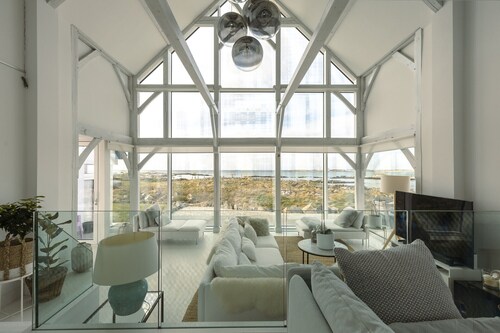 Doleen Quay House is a luxurious beach holiday home