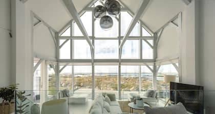 Doleen Quay House is a luxurious beach holiday home