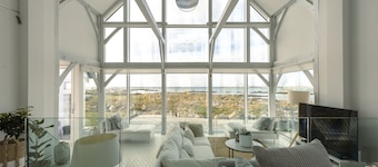 Doleen Quay House is a luxurious beach holiday home