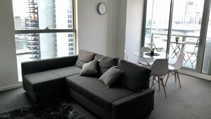 Living area - Amazing City Views On Collins With Free Parking/tram (Docklands)