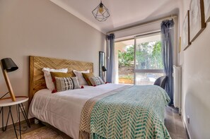 1 slaapkamer, een strijkplank/strijkijzer, wifi, beddengoed