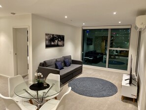 Living area - Amazing City Views On Collins (Docklands)