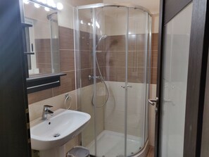 Bathroom - Cosy Apartment Central To All Amenities and Very Near the sea in Marsascala (Marsaskala)