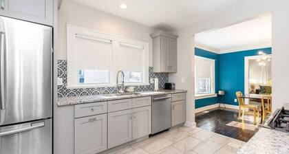 Forest Avenue Flat (1st Floor Apt) · 30 day stays welcomed | Midtown