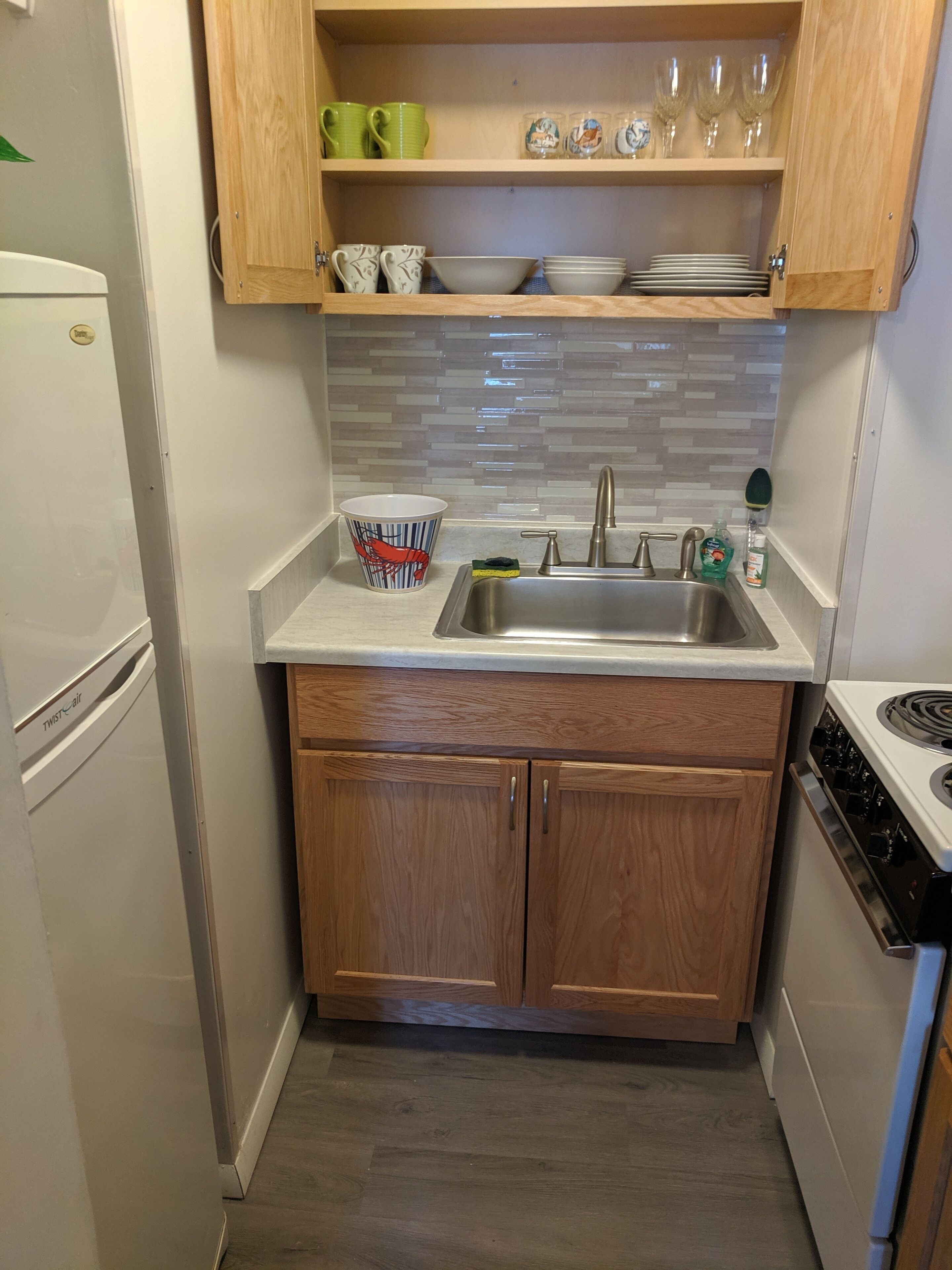 Réfrigérateur, micro-ondes, four, plaque de cuisson