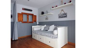 4 slaapkamers, een strijkplank/strijkijzer, wifi, beddengoed