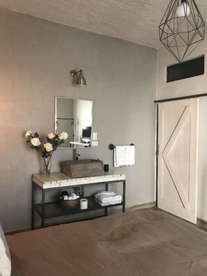 Urbano 3 | Kylpyhuone | Suihku, pyyhkeet