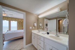 Condo, Multiple Beds, Balcony (Treasure Island 0901) | Bathroom