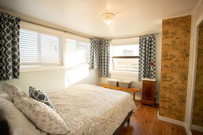 1 bedroom, desk, free WiFi, bed sheets