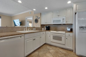 Condo, Multiple Beds, Pool Access | Private kitchen