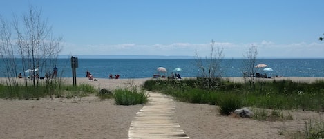 Beach nearby, sun loungers, beach towels